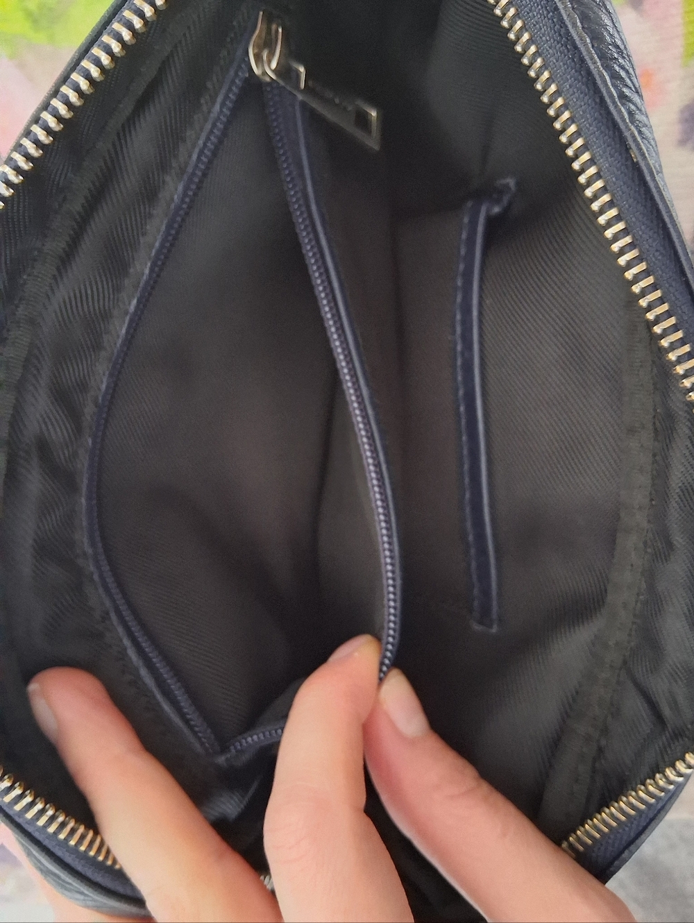 Atelier Noir By RUDSAK'S House Brand/ 100% Leather Crossbody Bag/ Navy Exterior - Picture 8 of 16